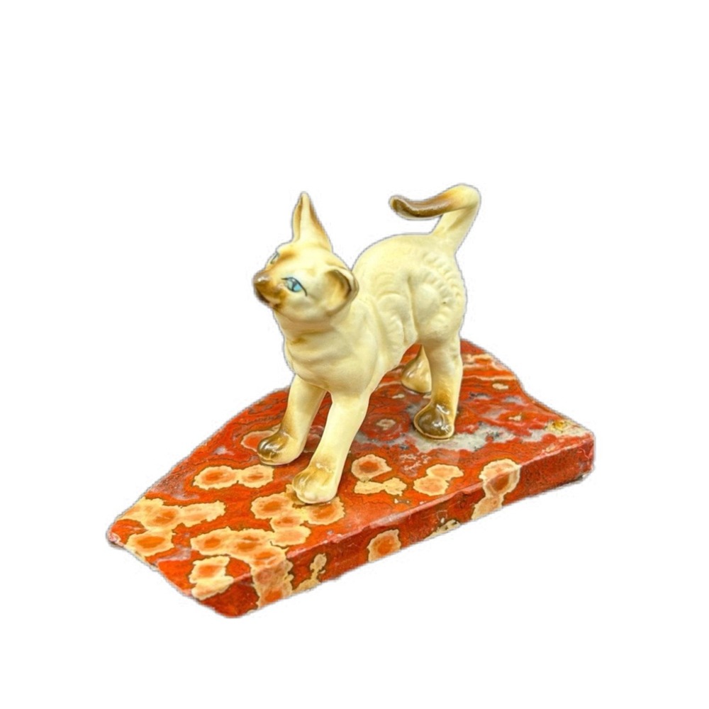 Vintage Siamese Cat Mini Figurine on Red Stone Slab Mid Century Home Decor